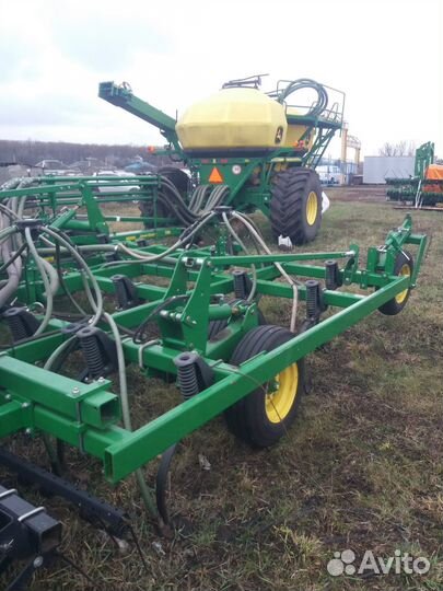 Посевной комплекс John Deere 730