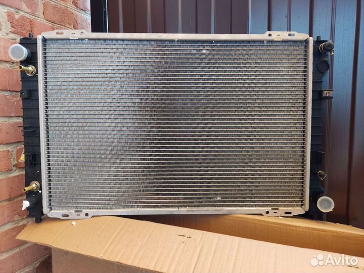 Радиатор охлаждения Jeep Grand Cherokee