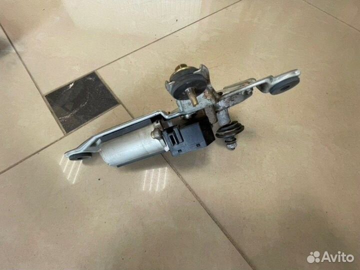 Моторчик стеклоочистителя задний Toyota Rav4 ACA22