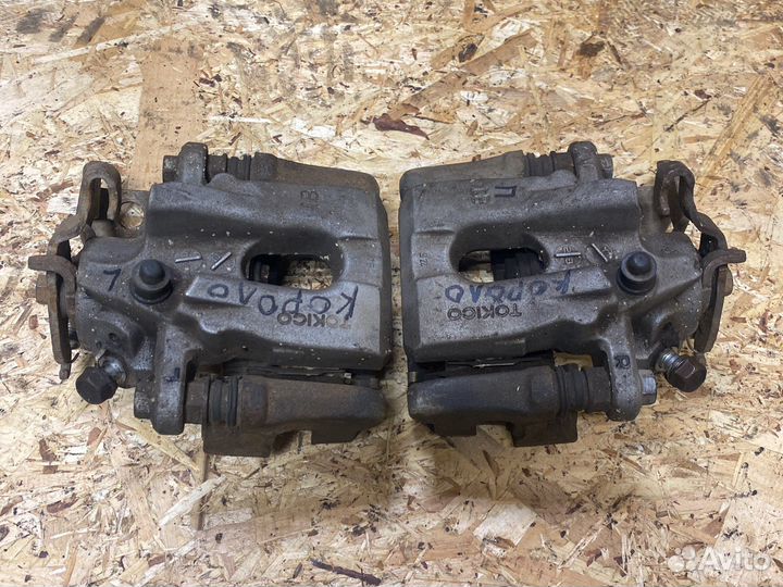 Суппорт задний правый Toyota Corolla E150