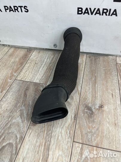 Патрубок воздушного фильтра левый Mercedes Cls