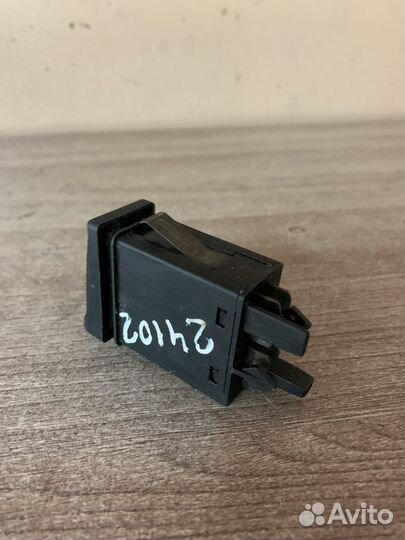 Кнопка аварийной сигнализации audi 100 C4