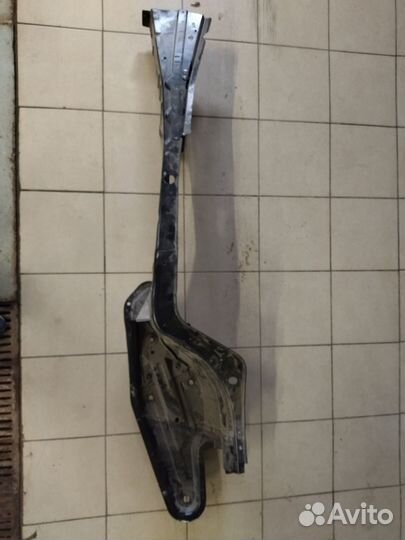 Боковой элемент, правая сторона 9474573 Volvo