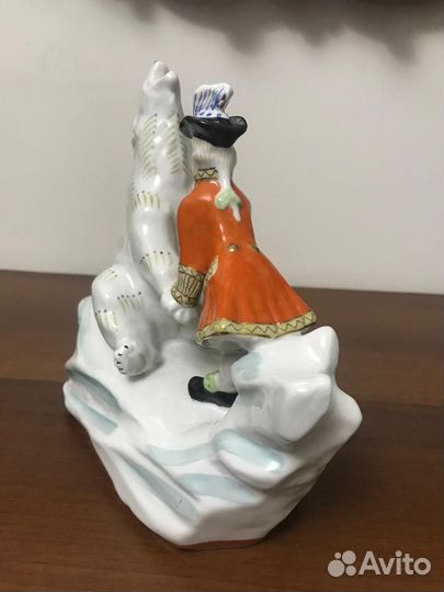 Статуэтка фарфор
