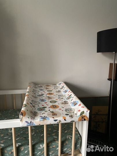 Пеленальная доска на кроватку