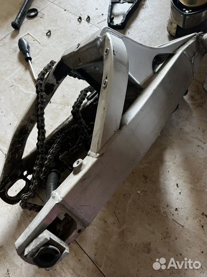 Yamaha r6 1999 маятник задний