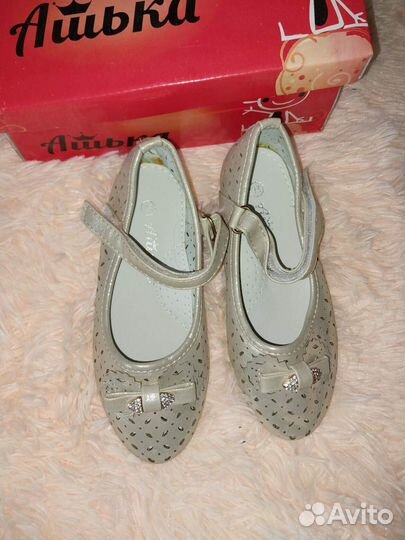 Туфли для девочки 28 р. (стелька 18 см) новые