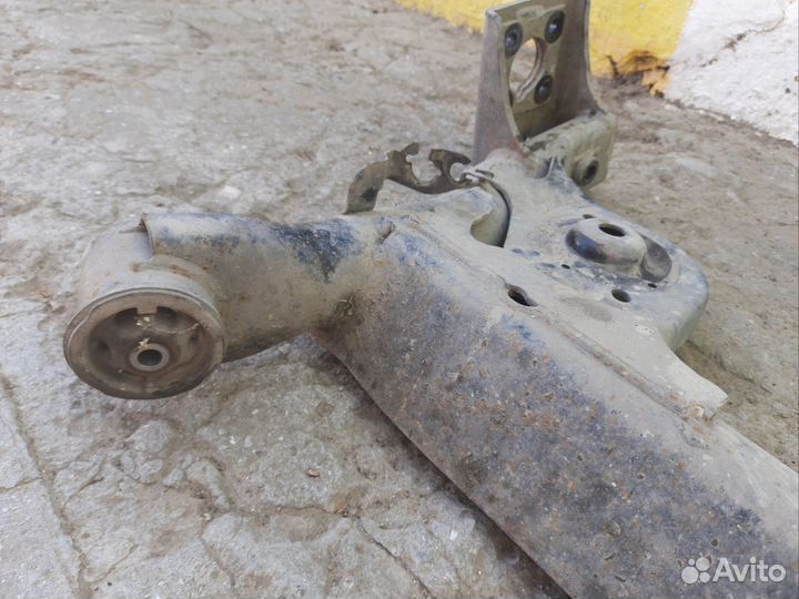 Задняя балка на Ларгус Кросс