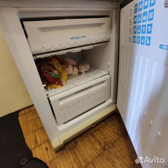 Холодильник бу полностью рабочий работает 100