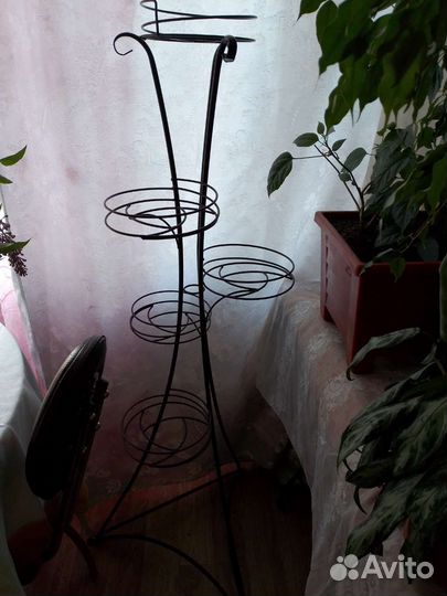 Подставка для цветов напольная металлическая