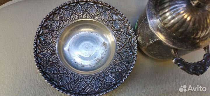 Сахарница с блюдце и крышкой. Металл