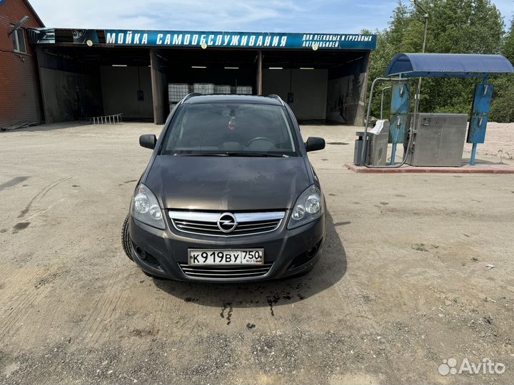 Opel zafira модель