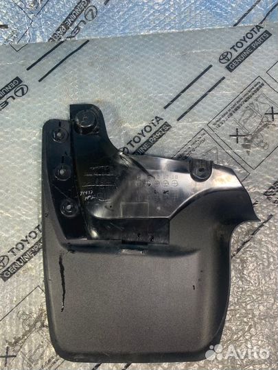 Брызговик задний левый Toyota Fortuner 2015
