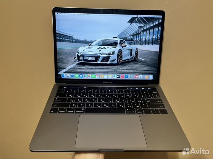 Apple MacBook Pro 13 2017 i7-16-256-идеальная акб