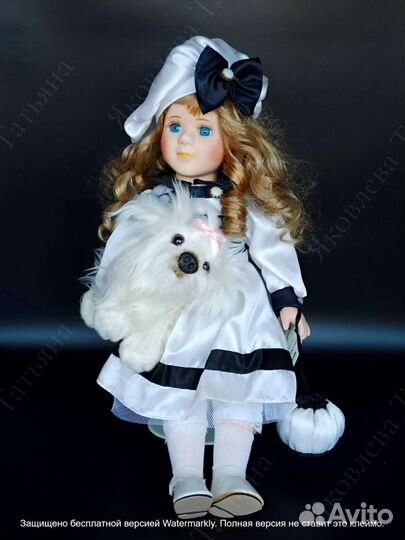 Куколка фарфоровая коллекционная