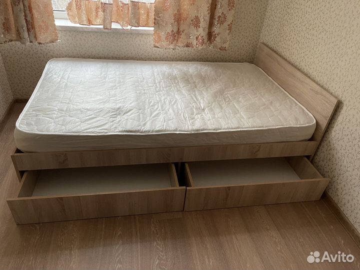 Кровать с матрасом