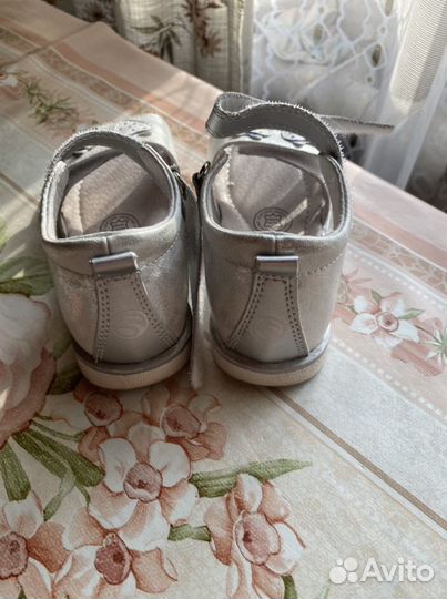 Сандалии для девочки