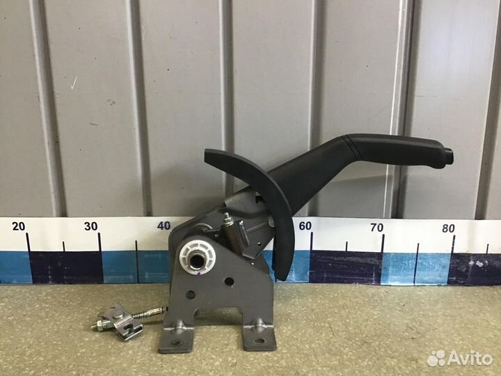 Рычаг стояночного тормоза Hyundai Creta 2016