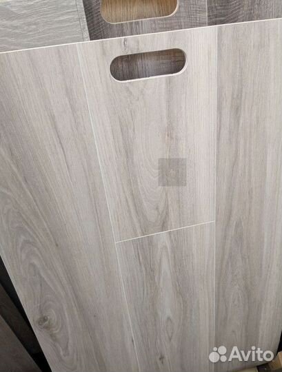 Кварцвиниловая плитка клеевая