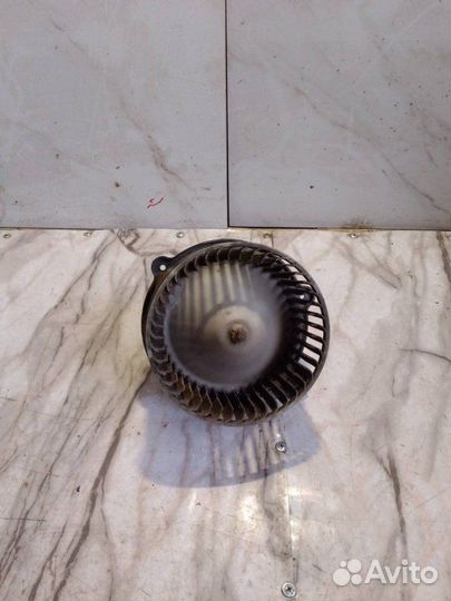 Моторчик печки передний Kia Sorento BL D4CB 2003