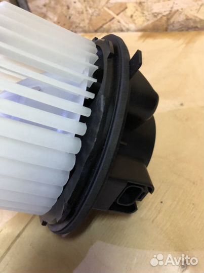 Мотор отопителя Cadillac Escalade Tahoe 900