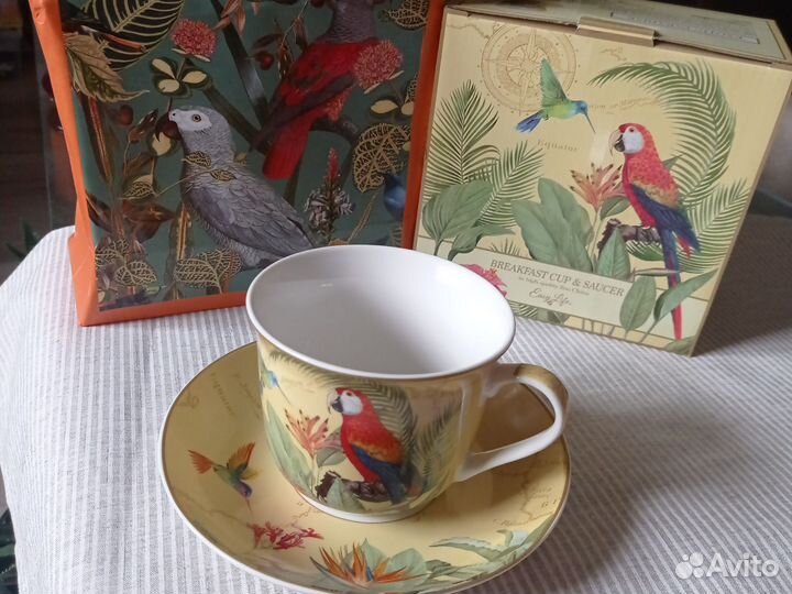 Чашка с блюдцем в подарочной коробке
