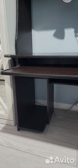 Компьютерный стол с креслом