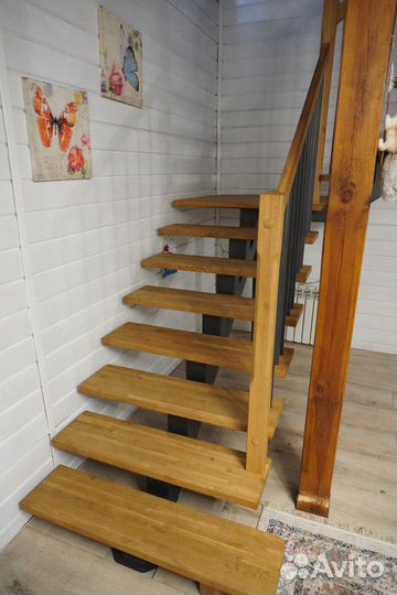 Лестница на второй этаж в дом