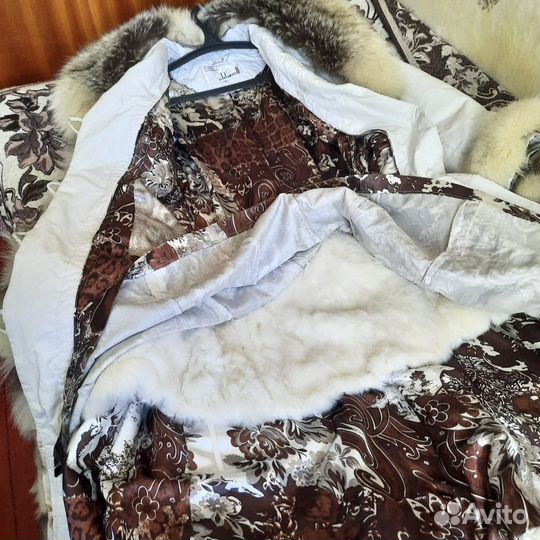 Пальто с меховым воротником