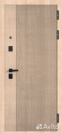 Входная дверь в квартиру с зеркалом