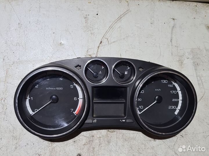 Панель приборов Peugeot 308
