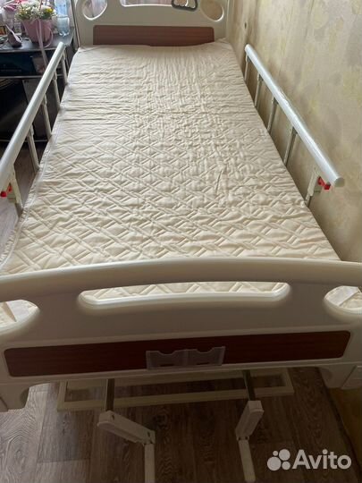 Медицинская кровать