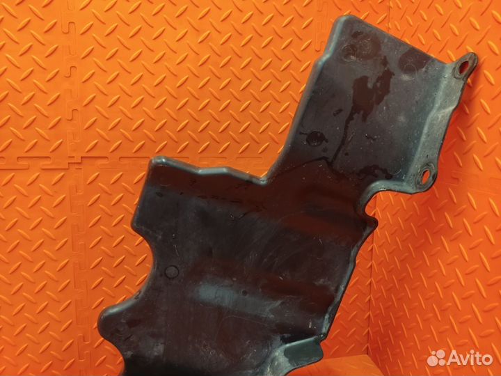 Воздуховод радиатора передний правый Mitsubishi