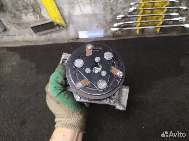 Компрессор кондиционера Ниссан Жук