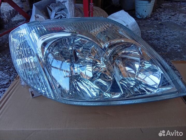 Фары на toyota corolla 120