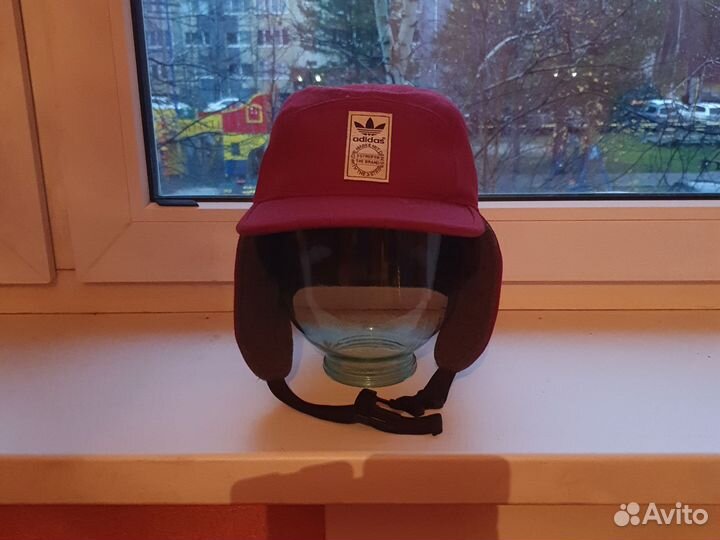 Зимняя шапка с козырьком