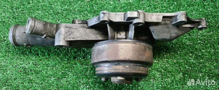 Насос водяной (помпа) Мерседес Vito Viano W639