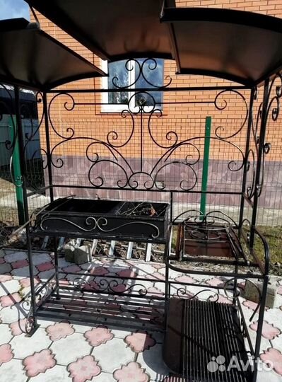 Мангал с крышей