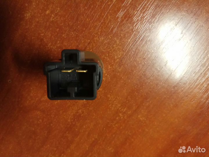 Датчик включения стопсигнала (MR228924) Лансер 10