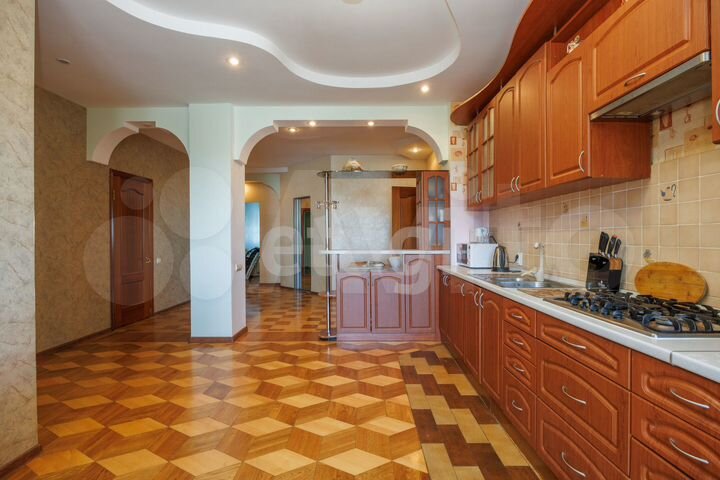 3-к. квартира, 142,3 м², 10/10 эт.