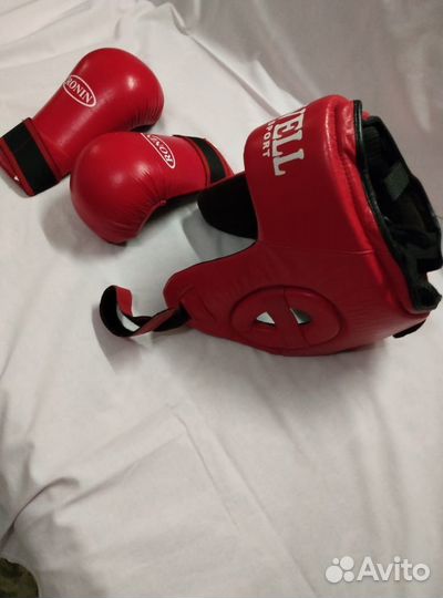 Перчатки и шлем