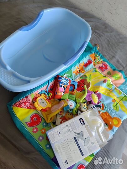 Ванночка для купания, коврик, игрушки, молокоотсос