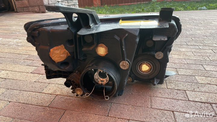 Фары mitsubishi pajero 4