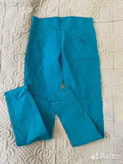 Женская одежда 42 размера: джинсы, рубашки, брюки