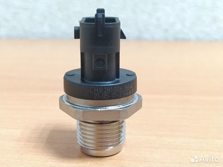 Датчик давления топлива оригинал Bosch 0281006364