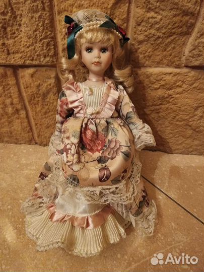 Кукла фарфоровая коллекционная