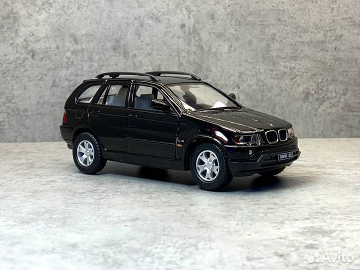Коллекционная модель BMW X5 1:43