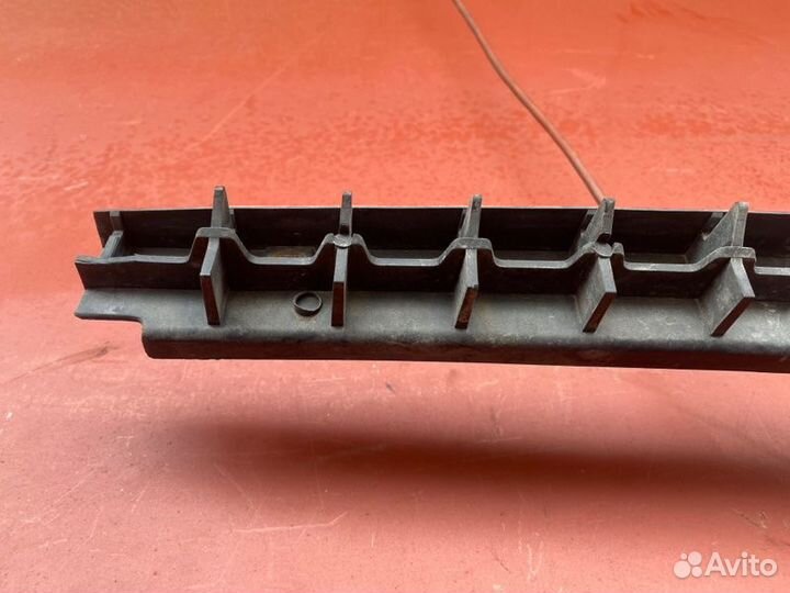 Направляющая бампера задняя Vw Passat B5+