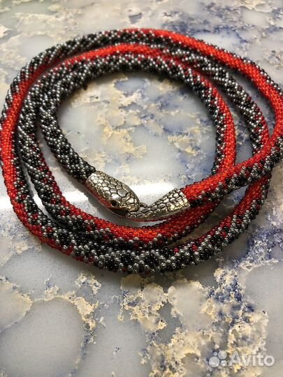 Шнурок из чешского бисера