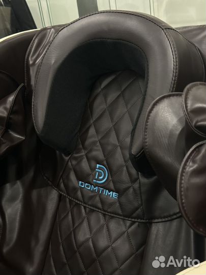 Массажное кресло с экраном на русском языке